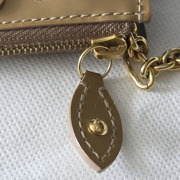 Louis Vuitton Vernis Key Pouch - Picture 4 of 6